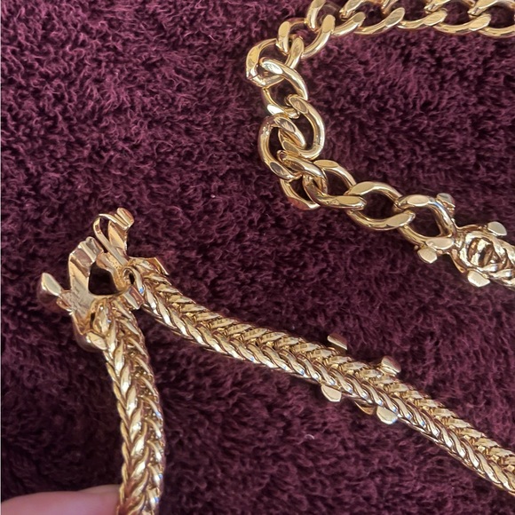 🚫SOLD🚫 Vintage St. John Gold Tone Belt. Very Heavy With No Signs Of Wear! - Picture 4 of 6